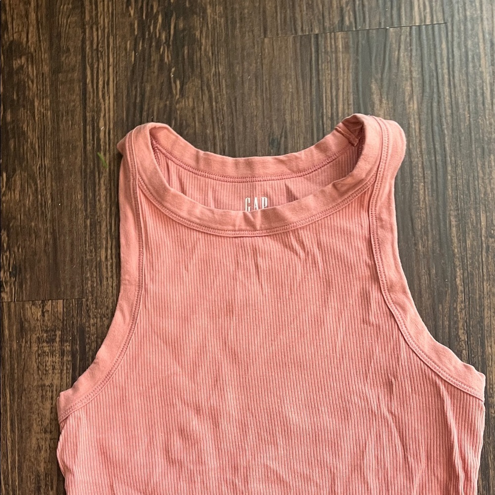GAP XS Salmon Racerback Rib-Knit Tank Top - Picture 3 of 9